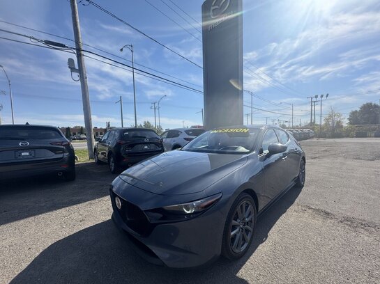 MAZDA 3 SPORT MAZDA 3 GT HATCHBACK AWD AUTO TOIT CUIR ROUGE 2021 Gris MAZDA 3 SPORT MAZDA 3 GT HATCHBACK AWD AUTO TOIT CUIR ROUGE 2021 Gris