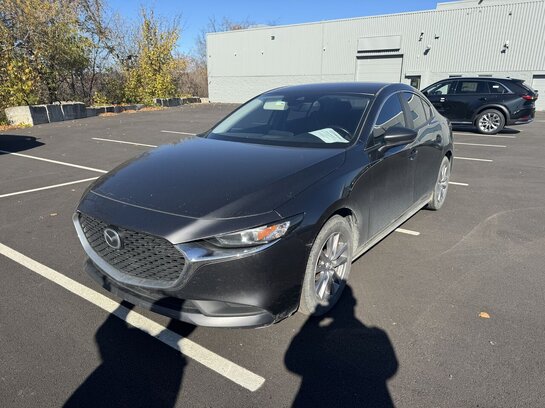 Mazda Mazda3 GS FWD AUTO MAGS SIÉGES CHAUFFANTS BERLINE 2022 Gris Mazda Mazda3 GS FWD AUTO MAGS SIÉGES CHAUFFANTS BERLINE 2022 Gris